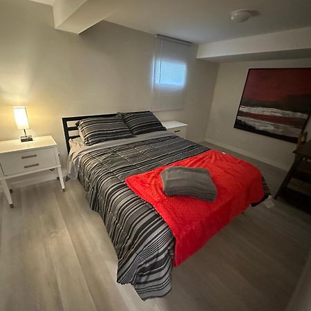 Comfy 2 Bedroom Near The Beach! Pickering Esterno foto