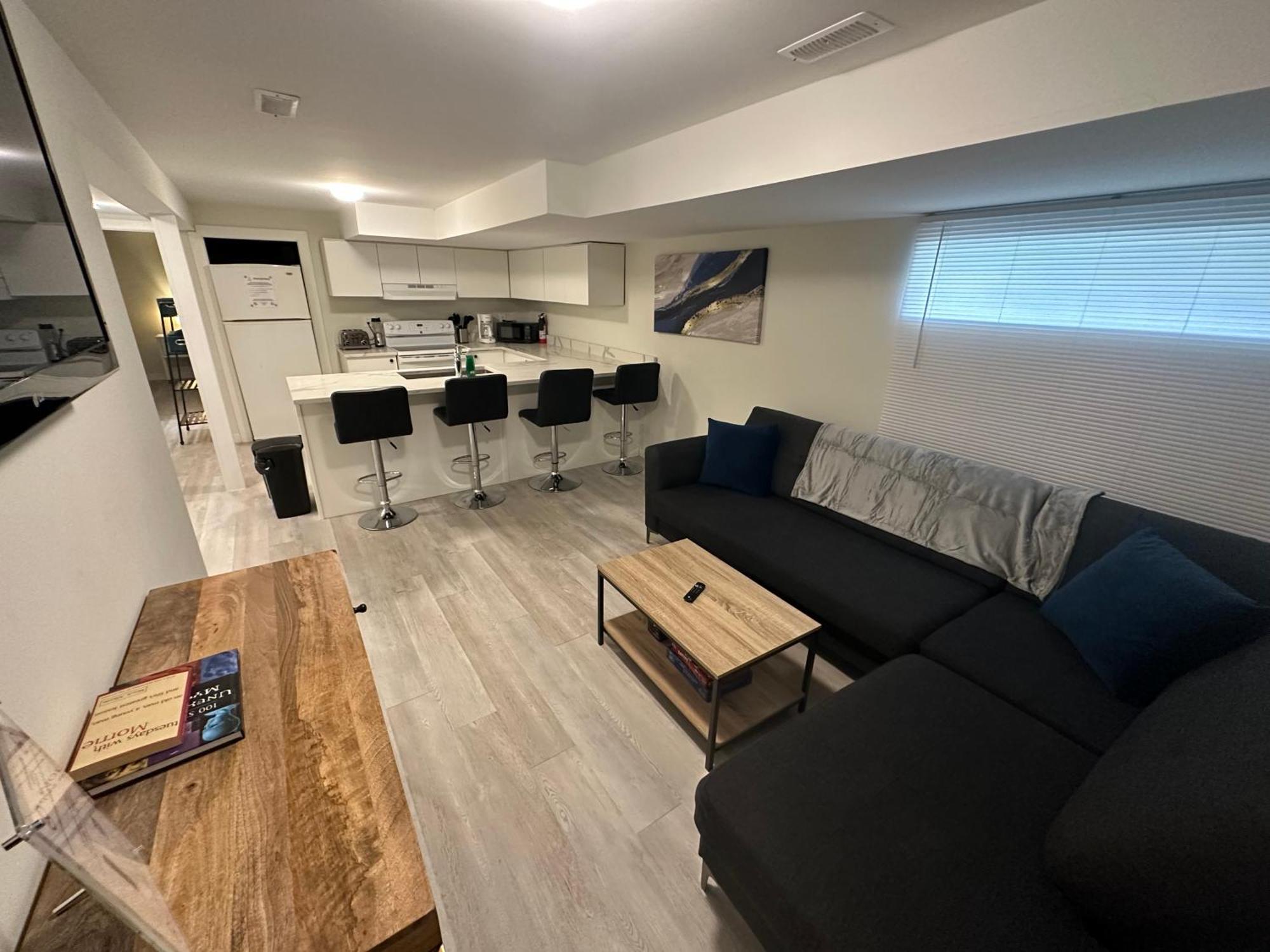 Comfy 2 Bedroom Near The Beach! Pickering Esterno foto